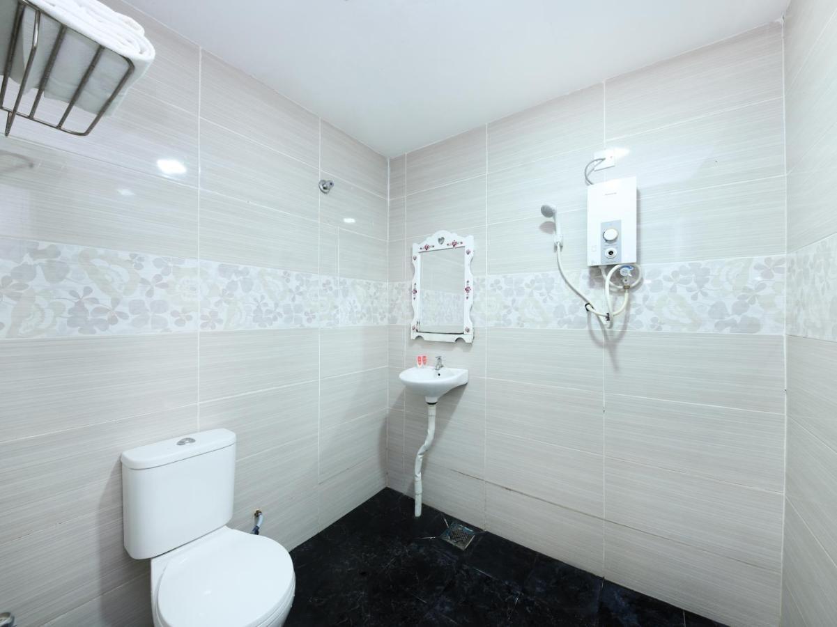 Oyo 1136 Pd Star Hotel Port Dickson Buitenkant foto